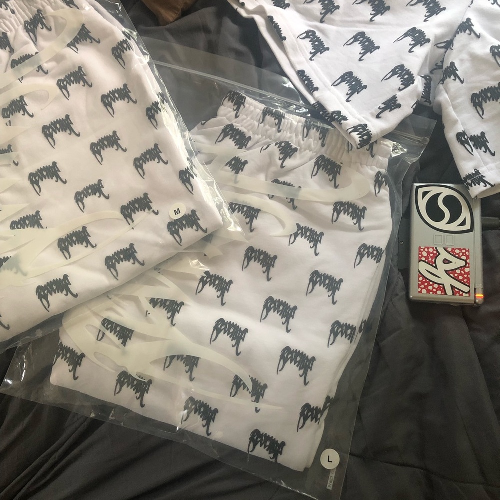 FREE SHIPPING Large REVENGE “ALLOVER” shorts